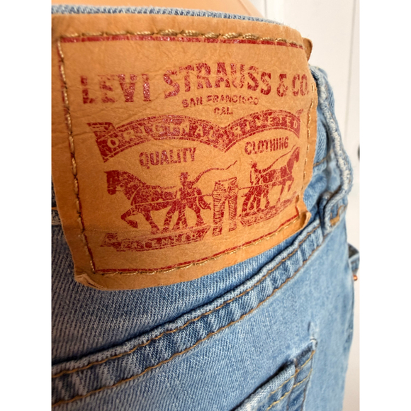 Women's Levi's Blue Distressed Boyfriend Jeans Sz 31 Minimalist 90s Inspired Y2K - Picture 14 of 16